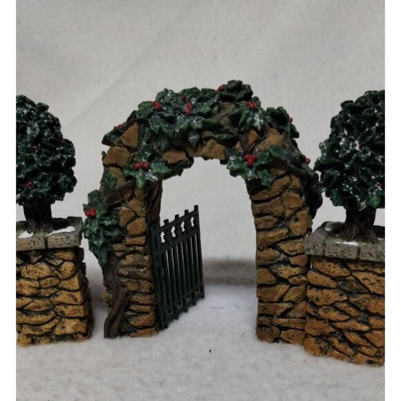 Department 56 Heritage Village Collection Garden Gate‎ & Topiary Set - Picture 6 of 11